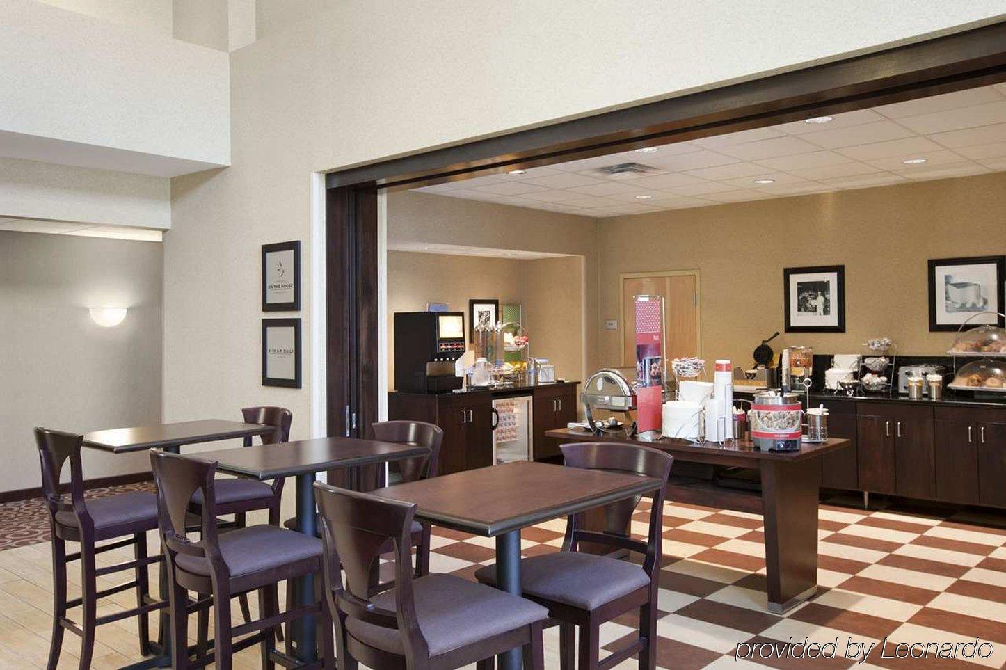 Hampton Inn & Suites Rochester-North Restaurant photo