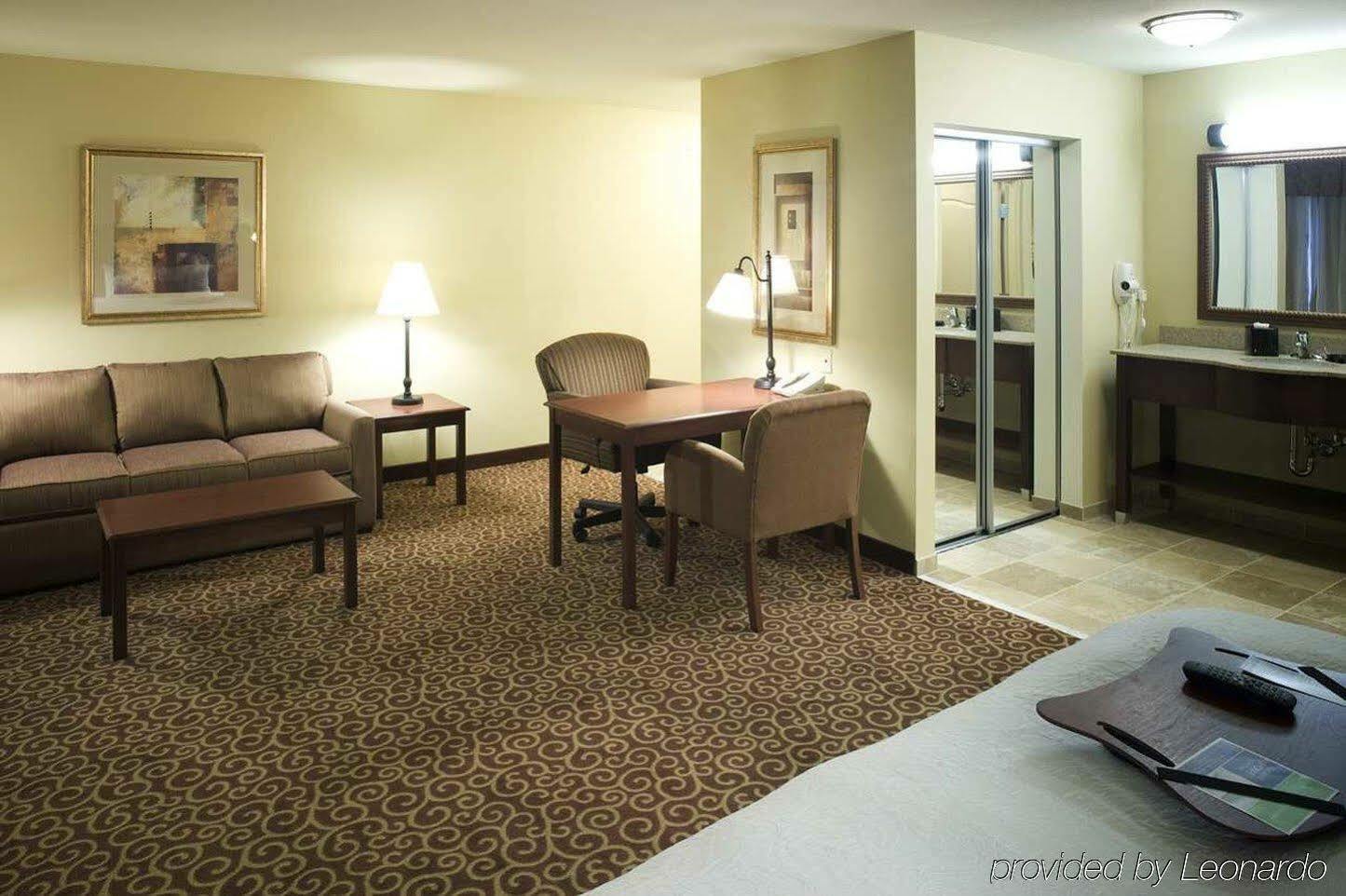 Hampton Inn & Suites Rochester-North Exterior photo
